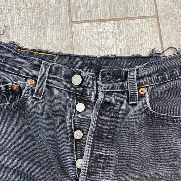 ON HOLD‼️‼️Vintage distressed Levis 501’s💣 - Picture 2 of 7